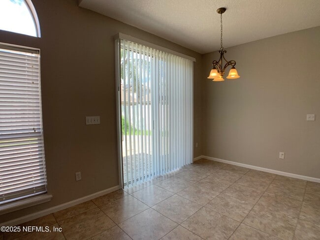 Building Photo - 647 Acorn Chase Dr