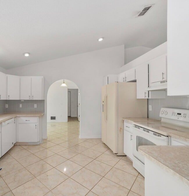 Building Photo - 12136 SW 41st Pl