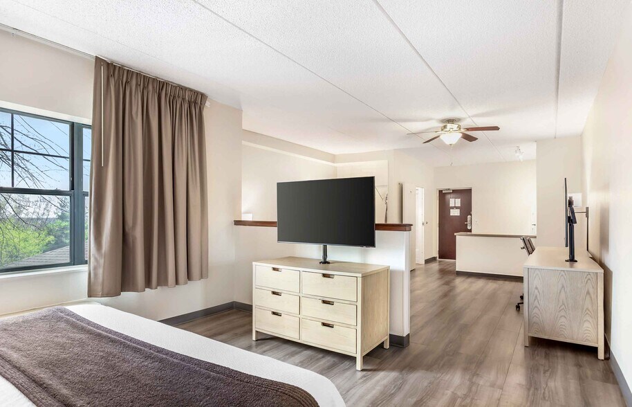 Building Photo - Furnished Studio-Long Island - Melville