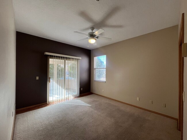 Building Photo - Southwestern 3 Bedroom 2 Bathroom Home In ...