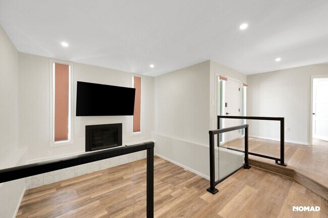 Building Photo - Spacious 5BR House in Glendale