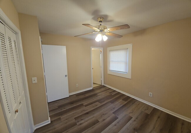 Building Photo - 5807 Hunter Rd