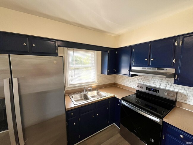 Building Photo - 4933 Richmond Dr