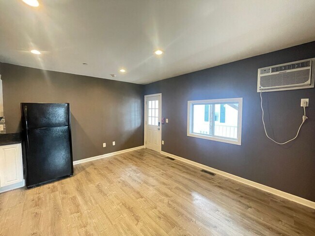 Building Photo - 374 Amory St