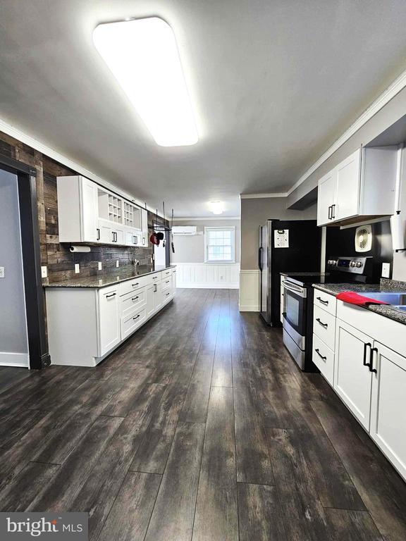 Building Photo - 8681 Mar Lynn Dr