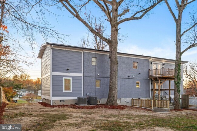 Building Photo - 6218 Suitland Rd