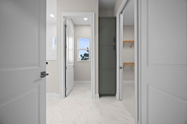 Building Photo - 5741 Beechnut Dr