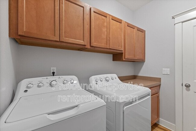 Building Photo - 7909 SW Oviatt Dr