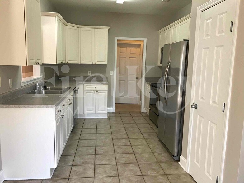 Building Photo - 452 Old Cahaba Way