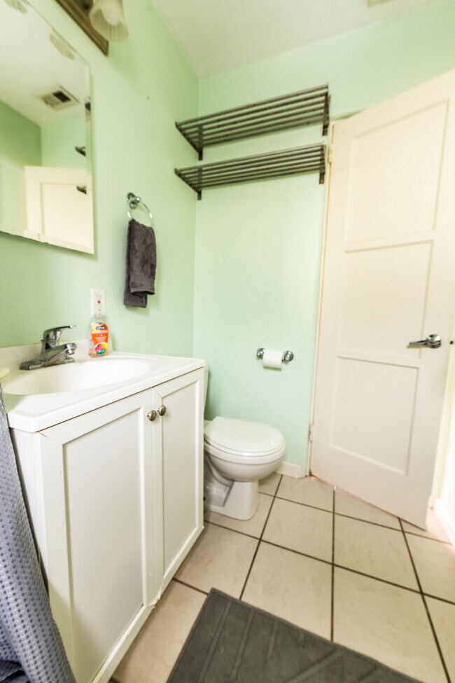 Building Photo - 438 Fir St