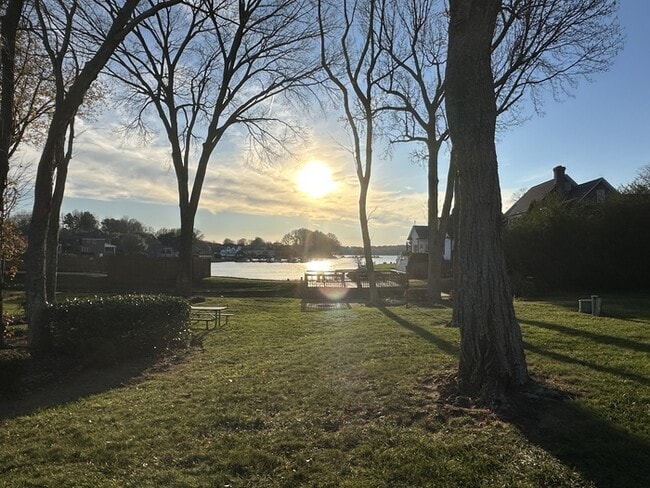 Building Photo - NEW TO MARKET: 2 BR 2 Bath Ground Level Waterfront Condo