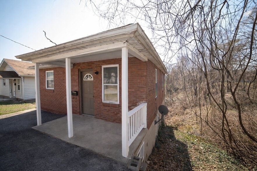 Building Photo - 2705 Palmer Ave