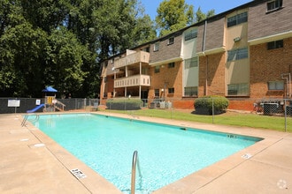 Building Photo - Royal Manor Apartments