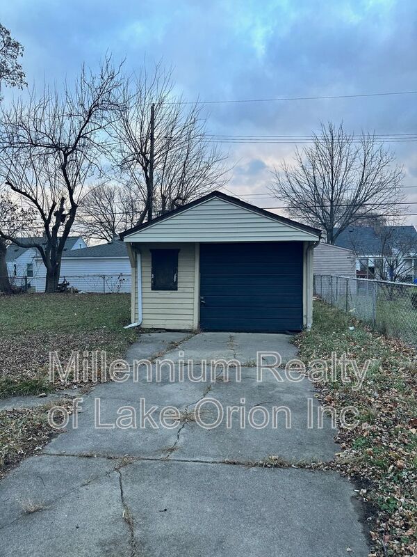 Building Photo - 6871 Continental Ave