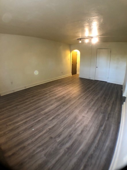 Building Photo - 5660 Munhall Rd