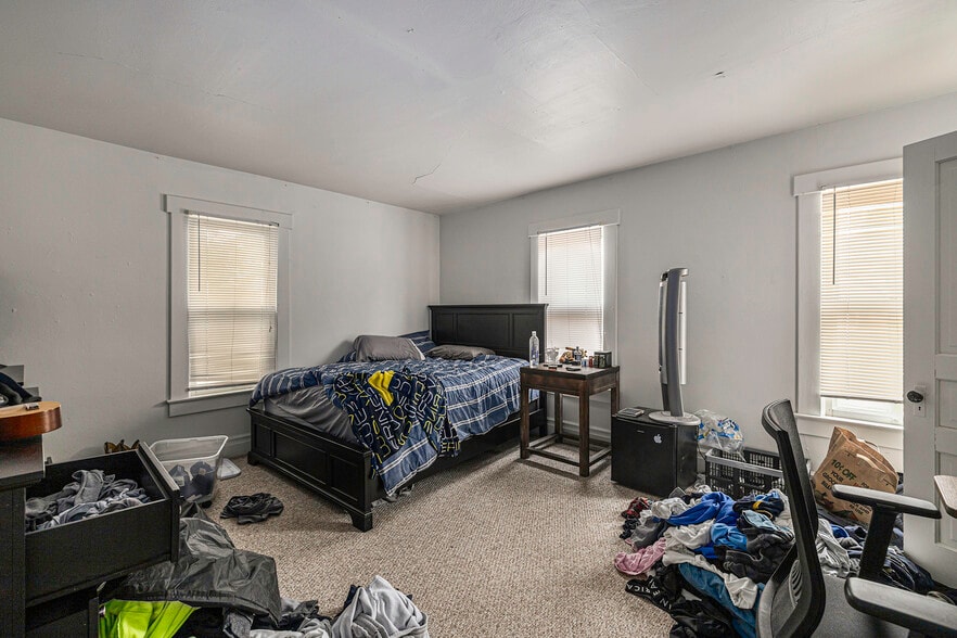 Building Photo - 515 S 4th Ave