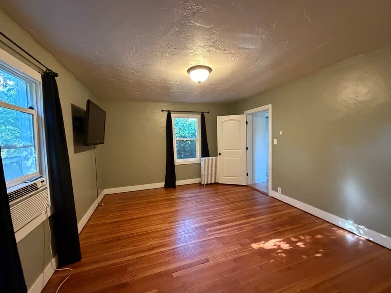 Building Photo - 140 W 500 S