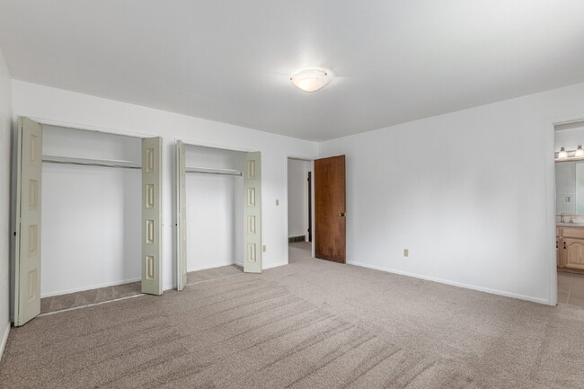 Building Photo - 6724 Knight Dr