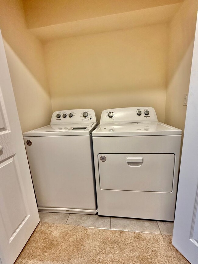 Building Photo - 2BR/3BA Townhome Sweet Townhome - Pet Frie...