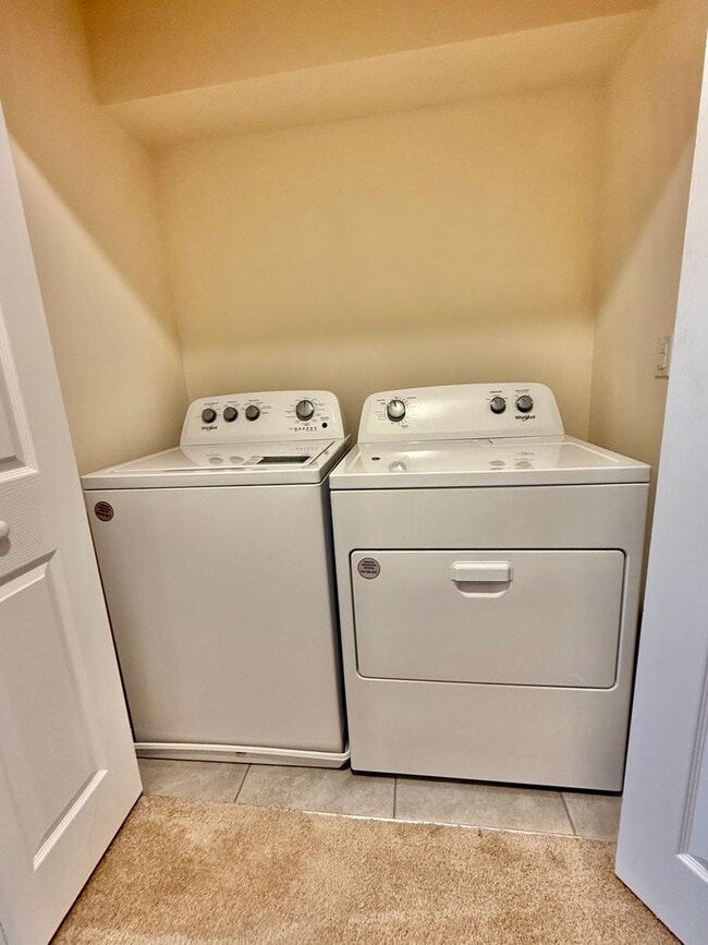 Building Photo - 2BR/3BA Townhome Sweet Townhome - Pet Frie...