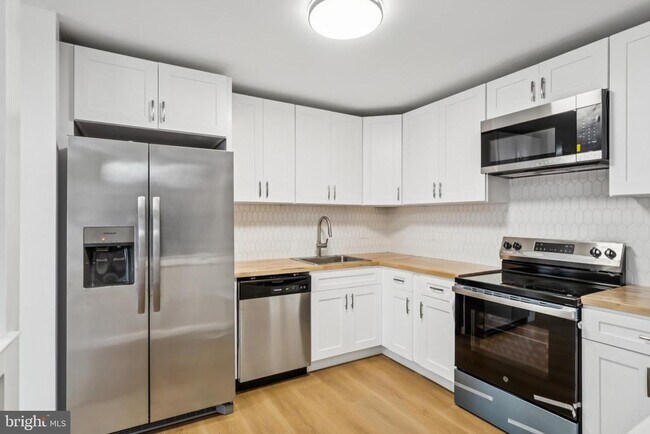 Building Photo - 31 Acorn Ct