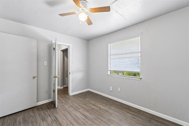 Building Photo - 1401 E St