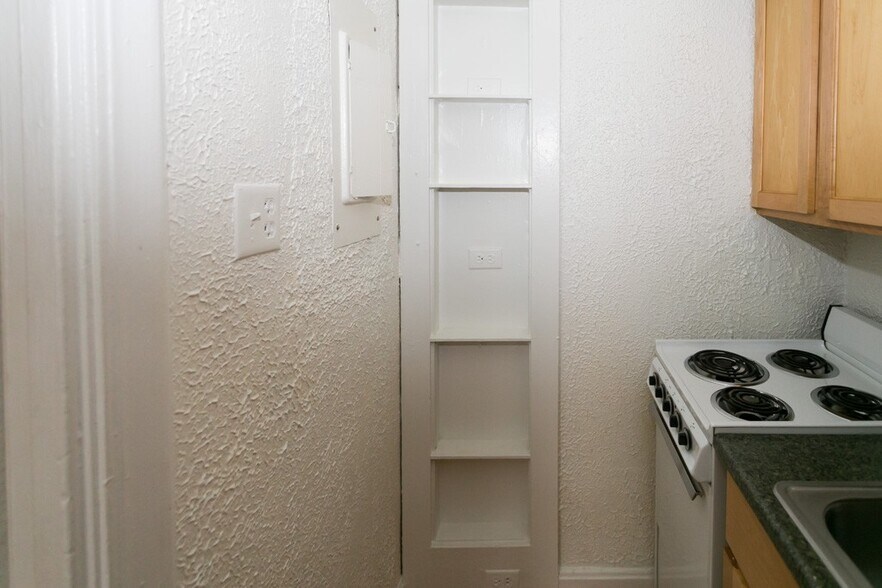 Building Photo - 562 W Arlington Pl