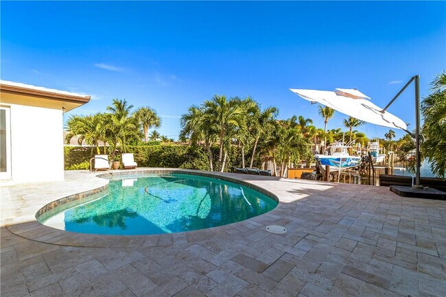 Building Photo - 2948 NE 35th Ct