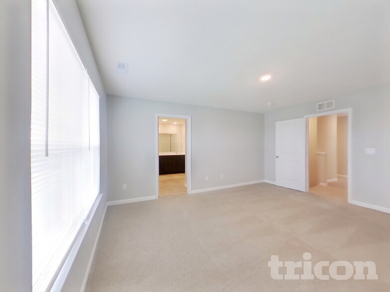 Building Photo - 9137 Hemingway Dr