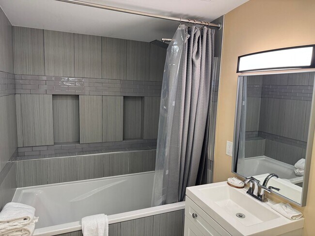 Building Photo - LUXURY!!!!!!