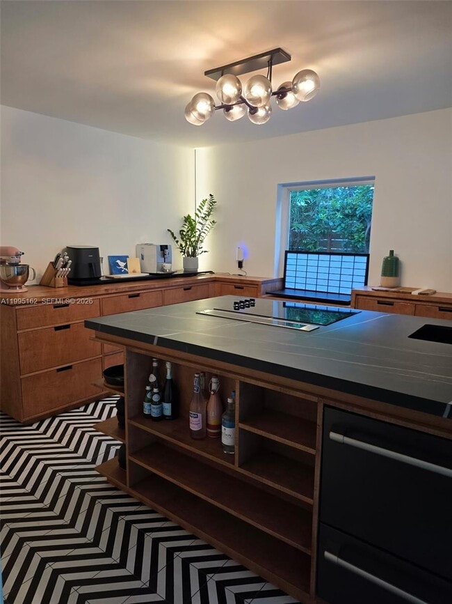 Building Photo - 2848 SW 22nd Ave