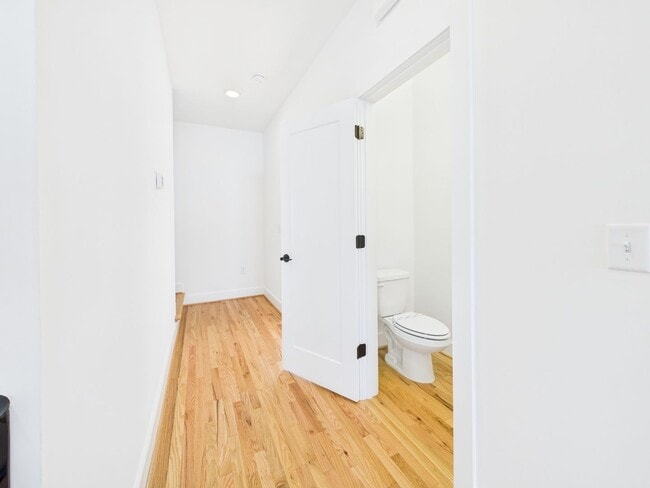 Building Photo - 907 Bainbridge St