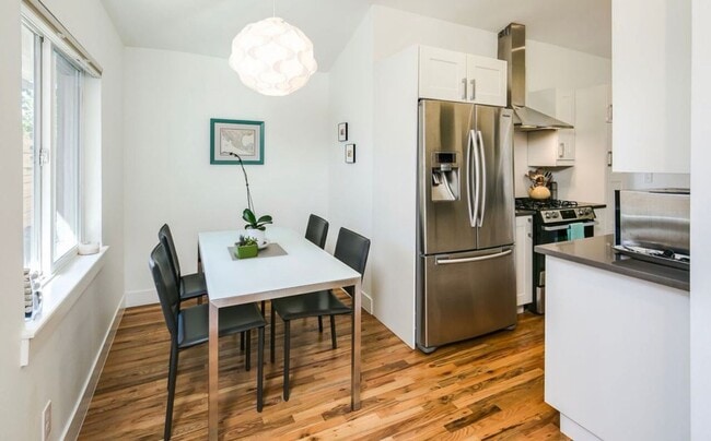 Building Photo - LOHI DUPLEX AVAILABLE IN JUNE