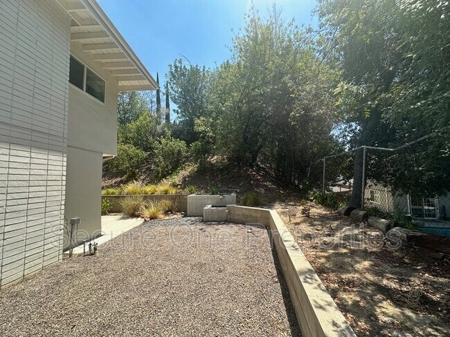 Building Photo - 4654 Galendo St