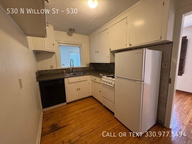 Building Photo - 530 N Willow St