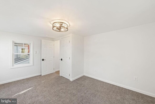 Building Photo - 4 Walnut St