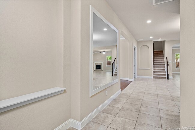 Building Photo - 723 Viento Point