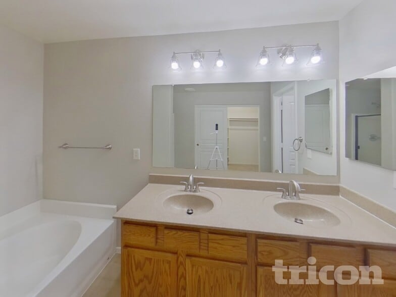 Building Photo - 8717 W Hammond Ln