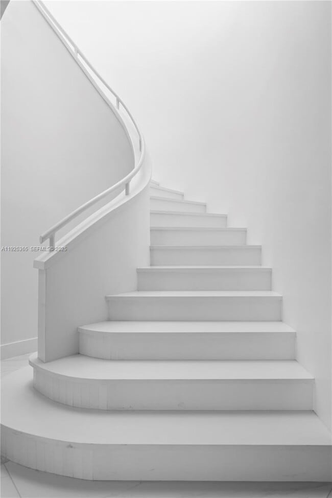 Building Photo - 2000 Island Blvd