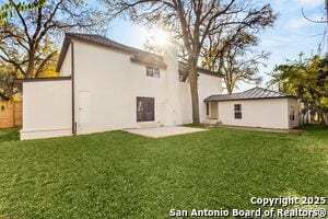 Building Photo - 417 E Hildebrand Ave