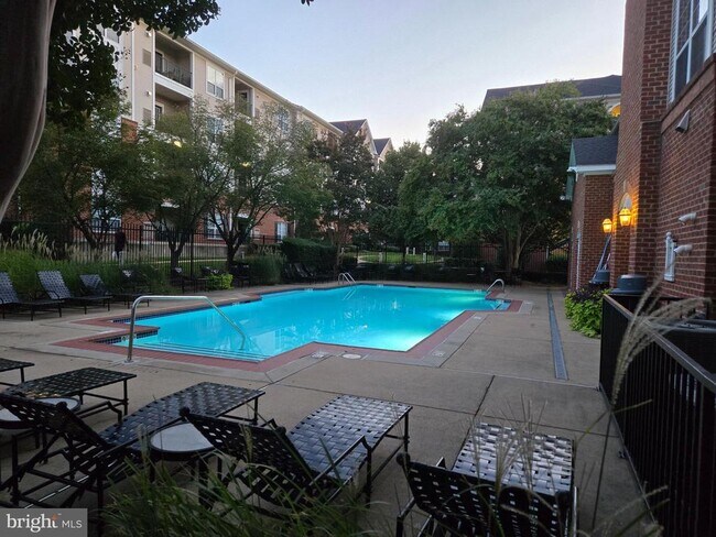 Building Photo - 4850 Eisenhower Ave