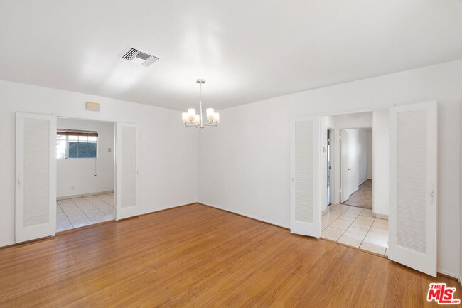 Building Photo - 312 S Maple Dr