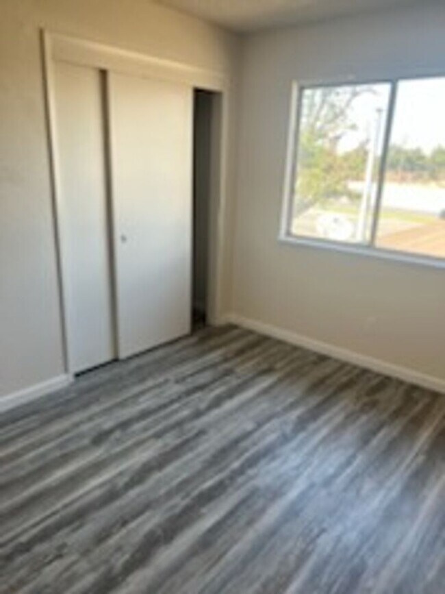 Building Photo - South Bakersfield Home