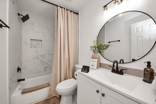 Building Photo - 8631 Valley Ledge Dr