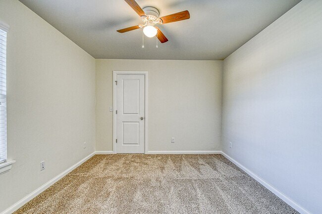 Building Photo - 3112 Pebble Pond Dr