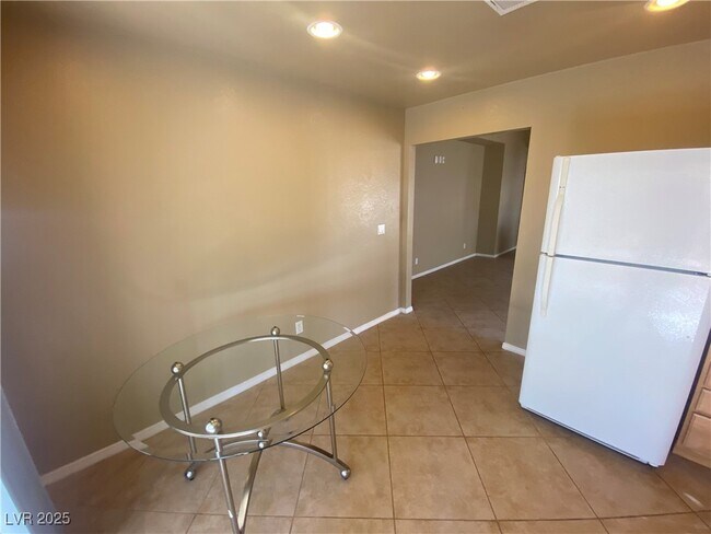 Building Photo - 8436 Palmada Dr