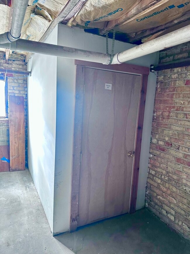 Building Photo - 1334 W Estes Ave