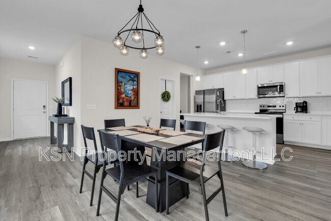 Building Photo - 107 Firefly Cir