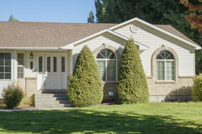 Building Photo - 4087 E 356 N