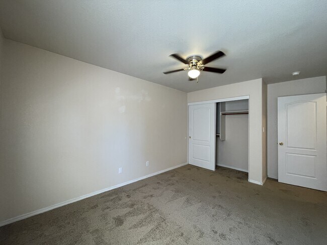 Building Photo - 10011 Calle Chulita NW